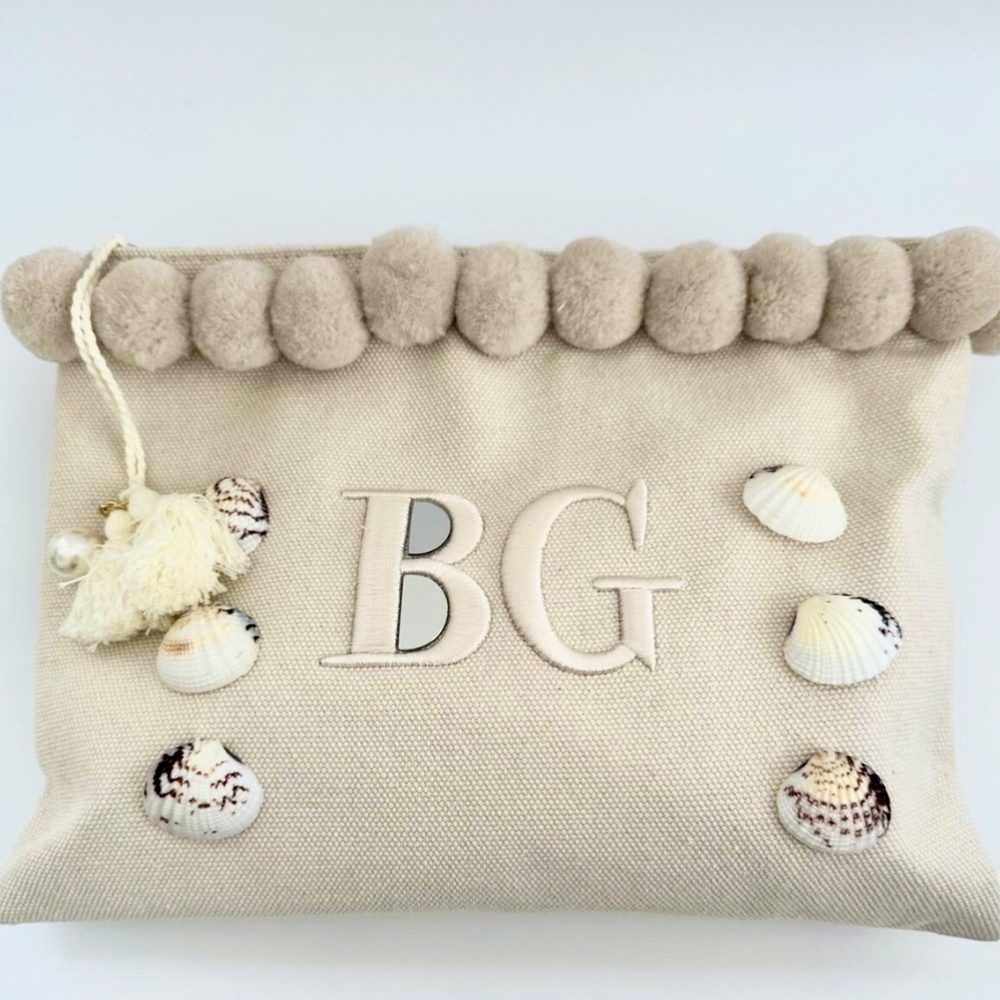 Bergdorf Goodman Bag Beach Seashells Tassel Pom Pom Large NEW - Picture 2 of 5